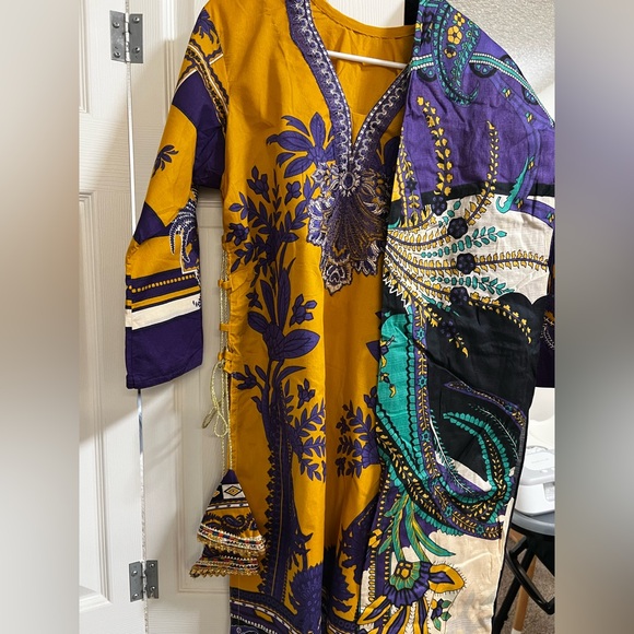 Indian Pakistani lawn embroidered dress summer wear - Picture 6 of 6